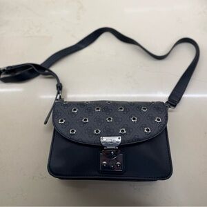 GUESS Borsa Black Grommet Adjustable Strap Crossbody Shoulder Bag